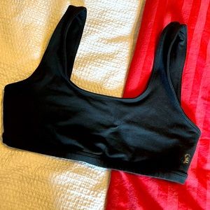 GOOD AMERICAN SIZE 4 Performance Bra.